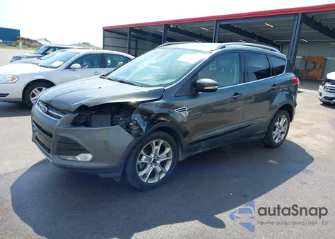 2015 Ford Escape Titanium z USA, uszkodzony, nr VIN 1FMCU9J90FUA08230